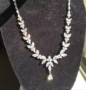 Elegant Silver Leaf Necklace